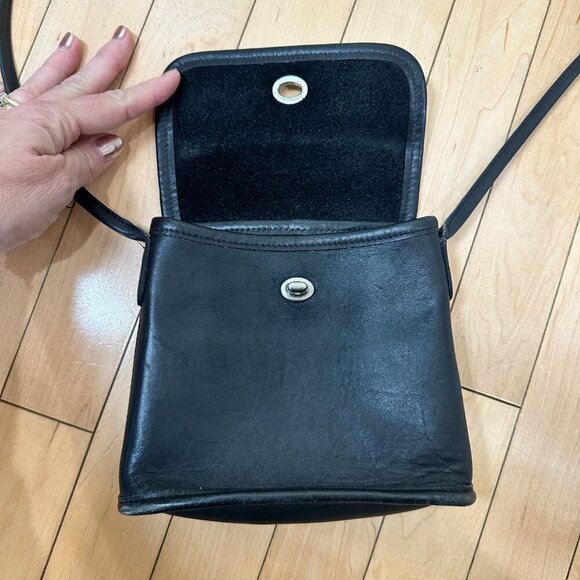 Authentic Vintage COACH Small Turnlock Crossbody Bag Purse - Picture 13 of 16